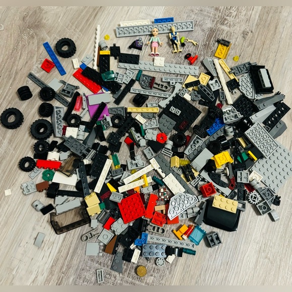 0.697 lbs. Net weight of small Lego bricks. Various parts and pieces. There are - Picture 6 of 8